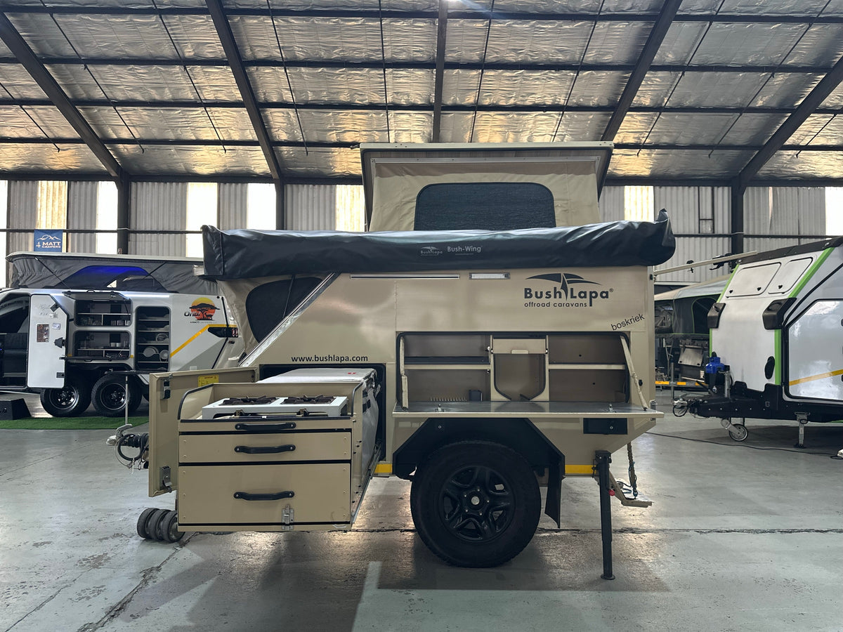 2018 Bush Lapa Boskriek: slide-out kitchen with 2-plate gas burner, drawers and pantry compartment