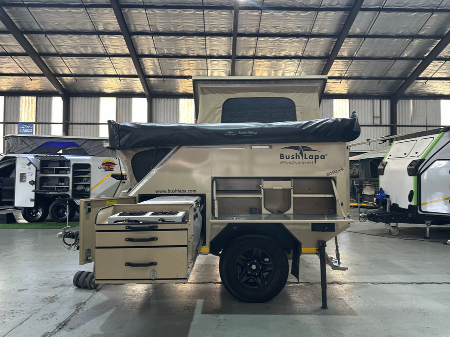 2018 Bush Lapa Boskriek: slide-out kitchen with 2-plate gas burner, drawers and pantry compartment