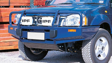 ARB Deluxe Bull Bar — Nissan Navara D22 2002-2005 — view 3