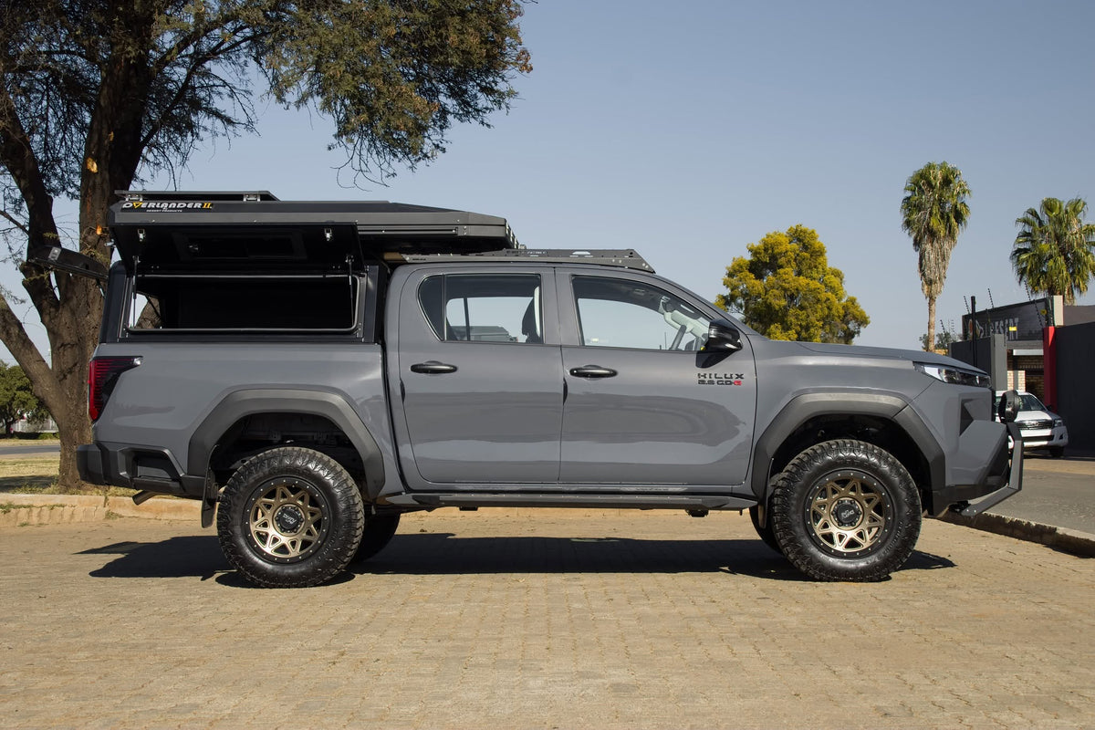 Gomad Hilux Travo DC Canopy — Side Windows