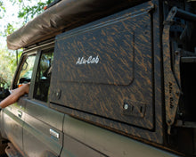 Alu-Cab side window box on the left side of a Toyota Land Cruiser 76, photo 7