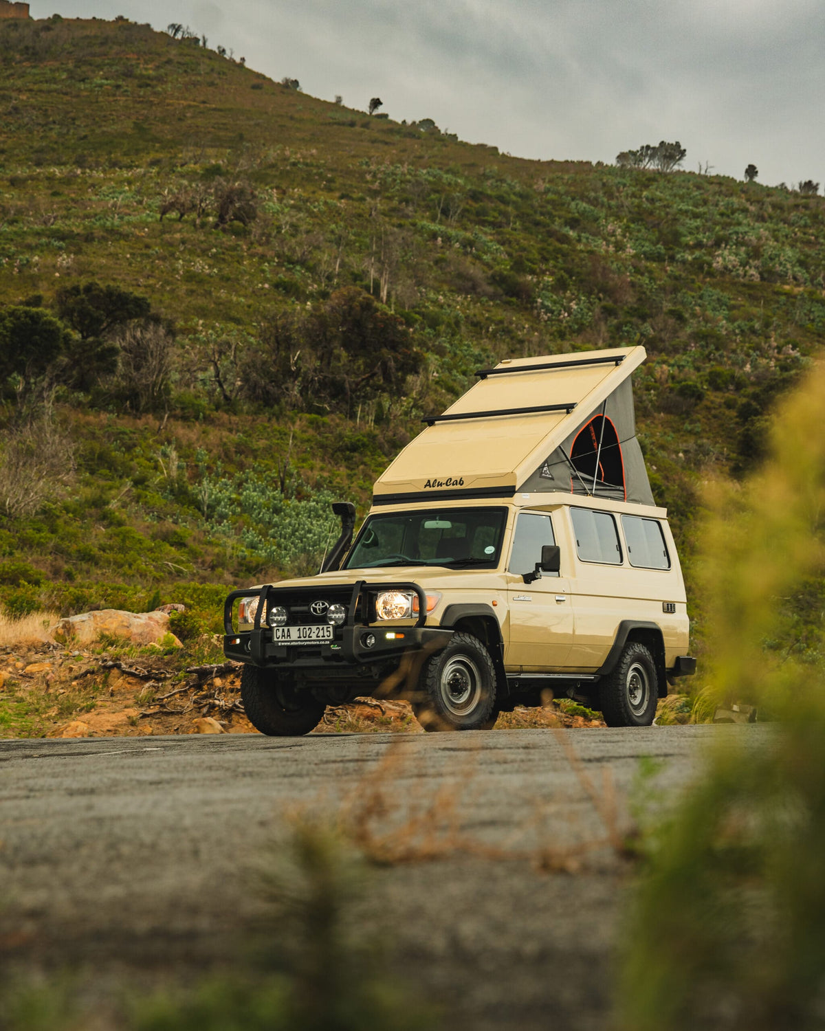 Alu-Cab Hercules roof conversion in beige on a Toyota Land Cruiser 78