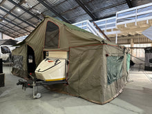 2014 Jurgens XT140 off-road camping trailer – Howling Moon family tent set up
