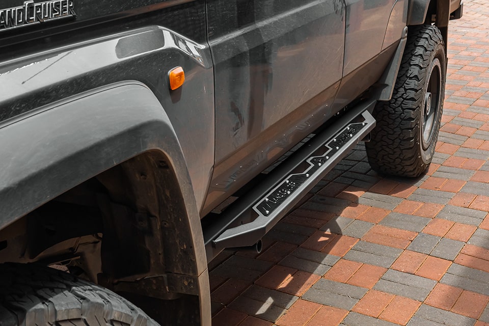 Desert Land Cruiser Double Cab — V-Range Rocksliders
