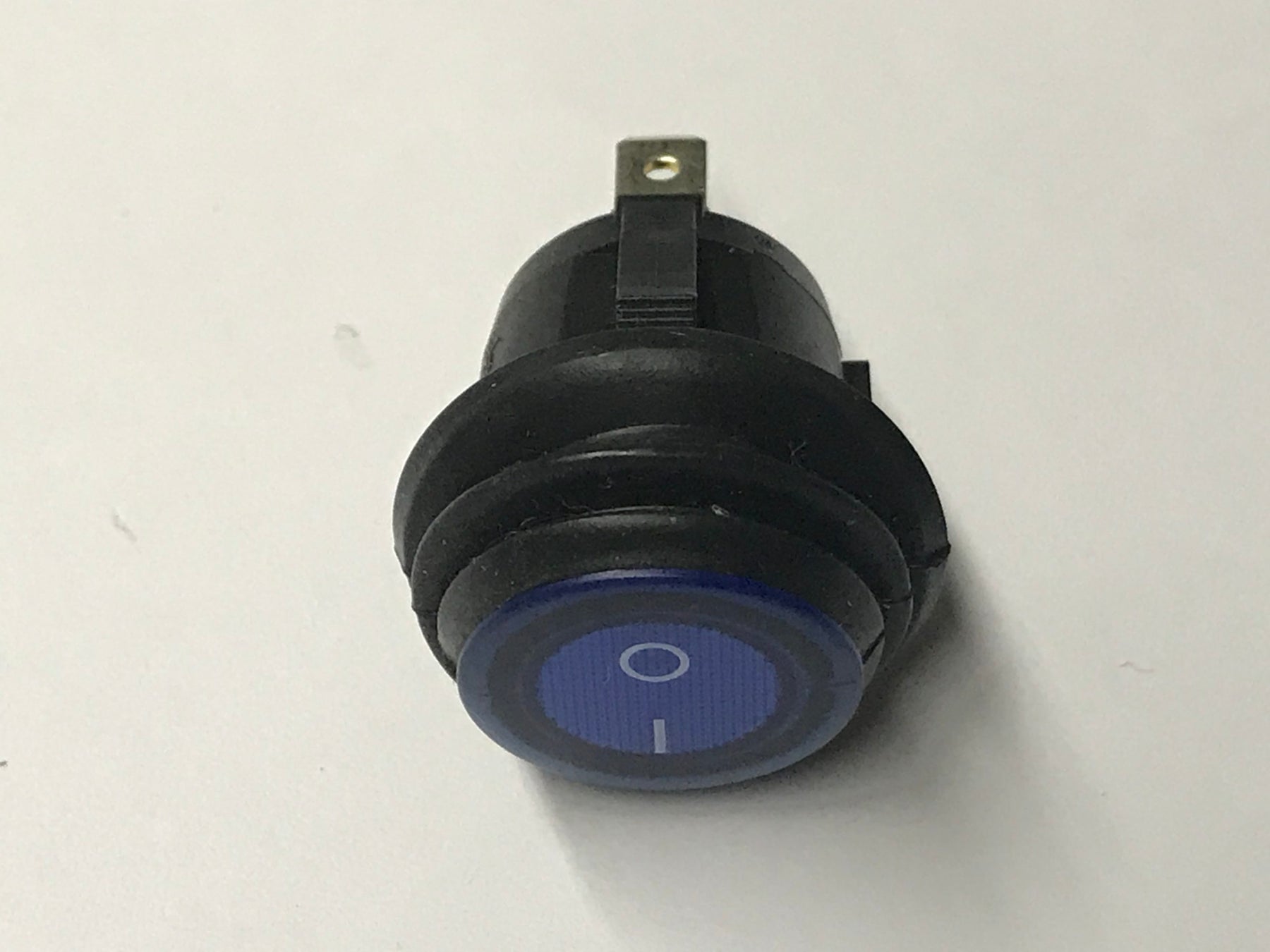 Lumeno waterproof two-position on/off switch rated 14 amp