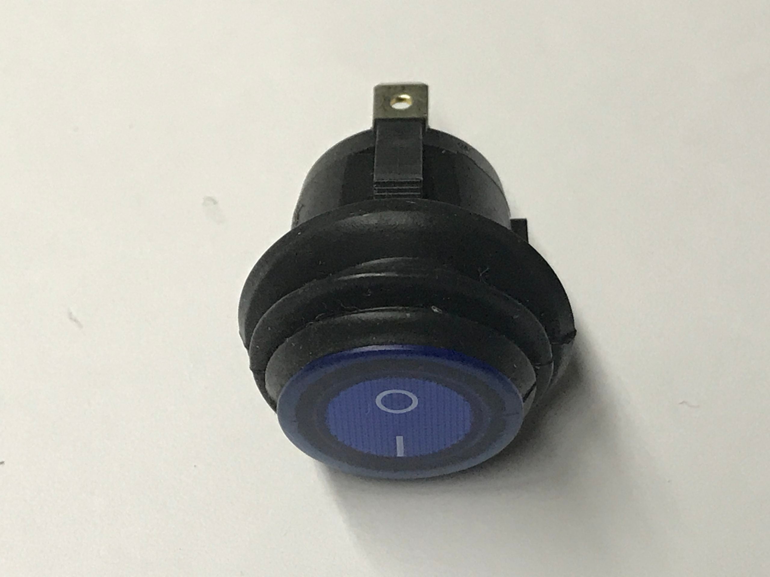 Lumeno waterproof two-position on/off switch rated 14 amp