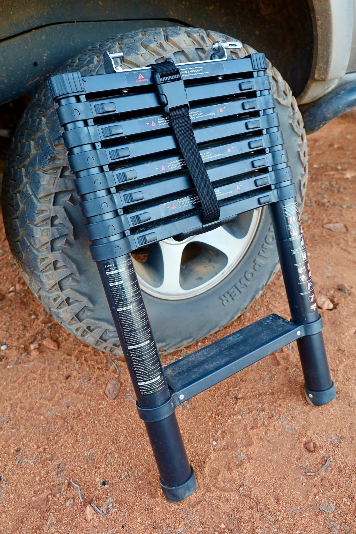 Alu-Cab 2.6m aluminium telescopic ladder, collapsed