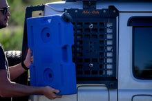 Mounting the Alu-Cab Jimny 10L blue water jerry can on a Jimny molle panel